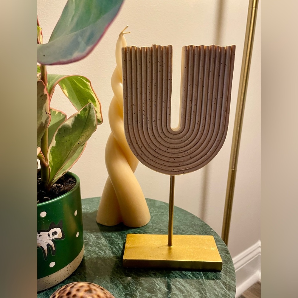 Accent Statue (perf for bookshelf or mantel!!)